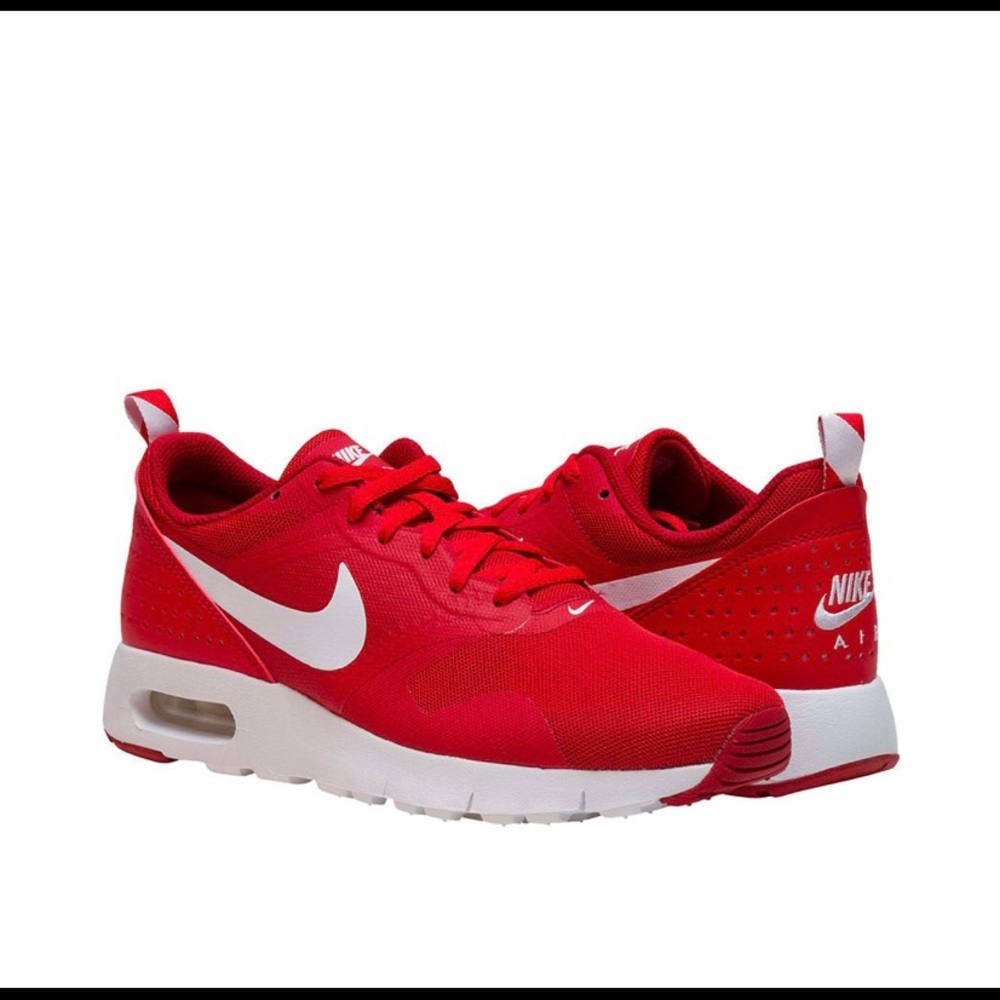 Red NIKE AIR MAX Tavas, SZ 5Y (women’s 7)